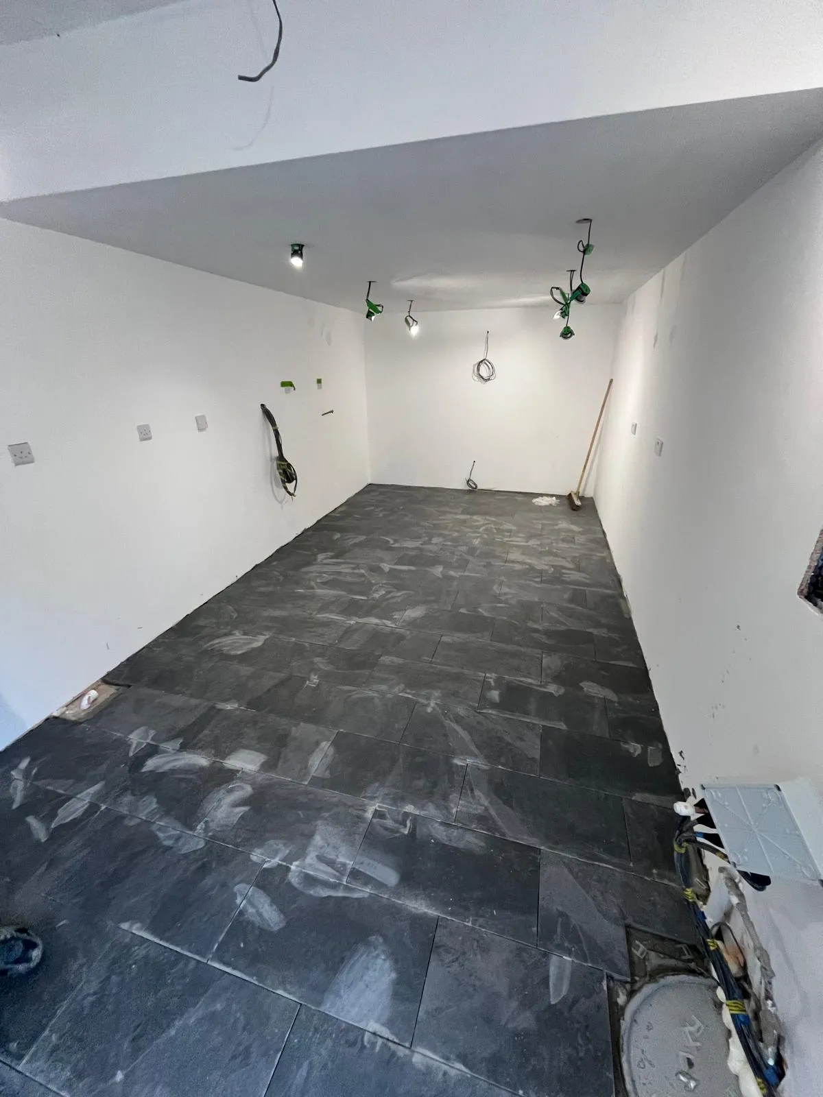 Garden extension in Midford, Bath by Aspect Builds with full-width glazing